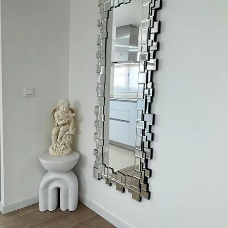 Luxury Apartment *
